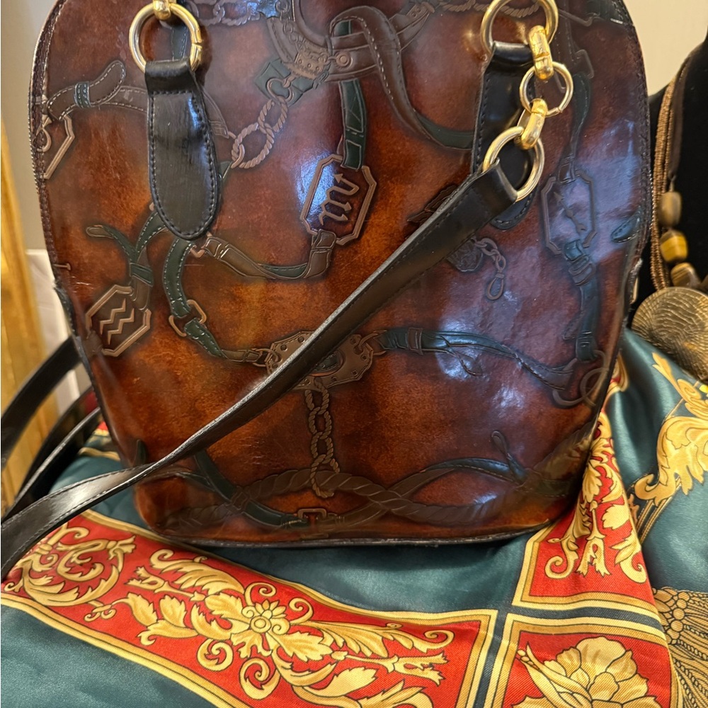 Elegant Brown Leather Shoulder Bag - Picture 2 of 10